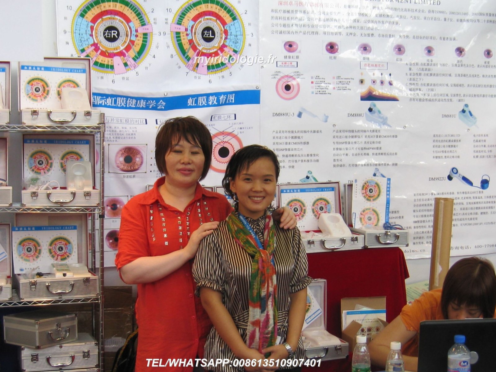 ¿Dónde y cómo adquirir cámaras y equipos de iridología MAIKONG para tu tienda de medicina alternativa en México? 6 ¿Dónde y cómo adquirir cámaras y equipos de iridología MAIKONG para tu tienda de medicina alternativa en México? — MAIKONG appareil photo iridologie Exhibition (37).JPG